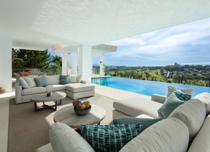 VILLA CONTEMPORÁNEA CON VISTAS PANORÁMICAS EN EL PARAÍSO