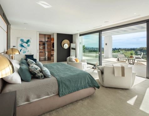 Villa en venta en El Paraiso, Estepona East