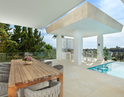 Villa en venta en El Paraiso, Estepona East