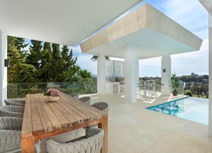 VILLA CONTEMPORÁNEA CON VISTAS PANORÁMICAS EN EL PARAÍSO
