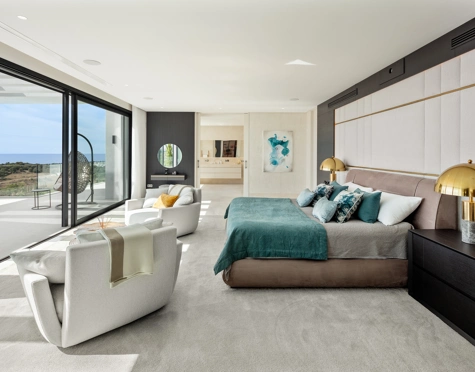 Villa en venta en El Paraiso, Estepona East