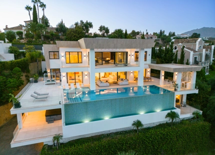 VILLA CONTEMPORÁNEA CON VISTAS PANORÁMICAS EN EL PARAÍSO