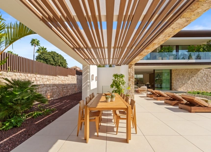 VILLA CONTEMPORÁNEA DE LUJO EN LOMAS DE MARBELLA CLUB EN LA MILLA DE ORO