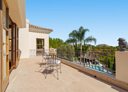 ELEGANTE VILLA ANDALUZA EN LA MILLA DE ORO DE MARBELLA