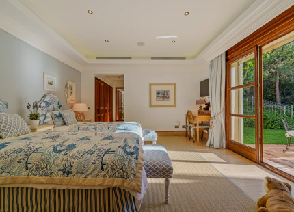 ELEGANTE VILLA ANDALUZA EN LA MILLA DE ORO DE MARBELLA