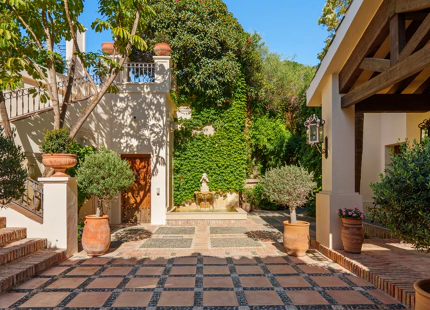 ELEGANTE VILLA ANDALUZA EN LA MILLA DE ORO DE MARBELLA