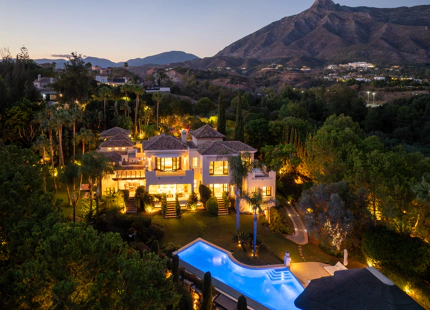 ELEGANTE VILLA ANDALUZA EN LA MILLA DE ORO DE MARBELLA