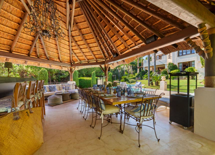 ELEGANTE VILLA ANDALUZA EN LA MILLA DE ORO DE MARBELLA