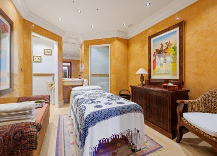 ELEGANTE VILLA ANDALUZA EN LA MILLA DE ORO DE MARBELLA