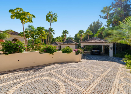 ELEGANTE VILLA ANDALUZA EN LA MILLA DE ORO DE MARBELLA
