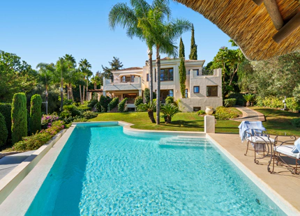 ELEGANTE VILLA ANDALUZA EN LA MILLA DE ORO DE MARBELLA