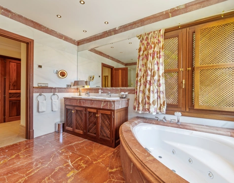 Villa for sale in Las Lomas del Marbella Club, Marbella Golden Mile
