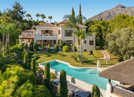 ELEGANTE VILLA ANDALUZA EN LA MILLA DE ORO DE MARBELLA