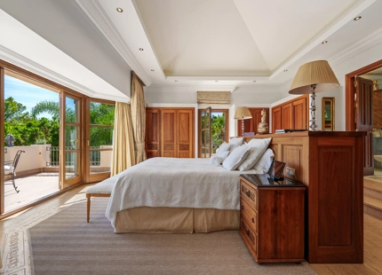 ELEGANTE VILLA ANDALUZA EN LA MILLA DE ORO DE MARBELLA