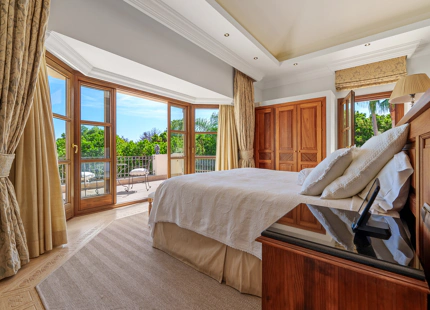 ELEGANTE VILLA ANDALUZA EN LA MILLA DE ORO DE MARBELLA