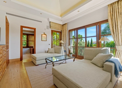 ELEGANTE VILLA ANDALUZA EN LA MILLA DE ORO DE MARBELLA