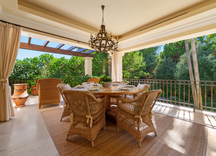 ELEGANTE VILLA ANDALUZA EN LA MILLA DE ORO DE MARBELLA