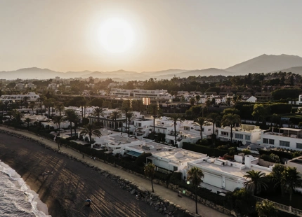 BEACHFRONT LUXURY RESIDENCE ON MARBELLA’S GOLDEN MILE
