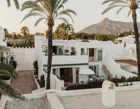 BEACHFRONT LUXURY RESIDENCE ON MARBELLA’S GOLDEN MILE