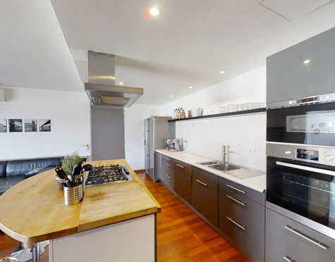 PART OF A VILLA WITH TWO INDEPENDENT APARTMENTS AND HEATED POOL IN MIJAS