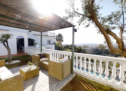 PARTE DE VILLA CON DOS APARTAMENTOS INDEPENDIENTES Y PISCINA CLIMATIZADA EN MIJAS