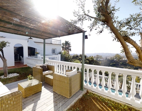 PART OF A VILLA WITH TWO INDEPENDENT APARTMENTS AND HEATED POOL IN MIJAS