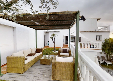 PARTE DE VILLA CON DOS APARTAMENTOS INDEPENDIENTES Y PISCINA CLIMATIZADA EN MIJAS
