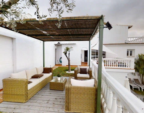 PART OF A VILLA WITH TWO INDEPENDENT APARTMENTS AND HEATED POOL IN MIJAS