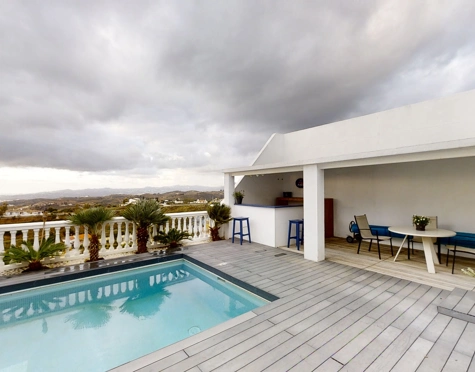 PART OF A VILLA WITH TWO INDEPENDENT APARTMENTS AND HEATED POOL IN MIJAS