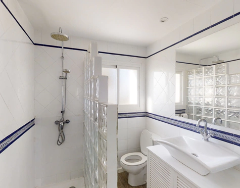 PART OF A VILLA WITH TWO INDEPENDENT APARTMENTS AND HEATED POOL IN MIJAS