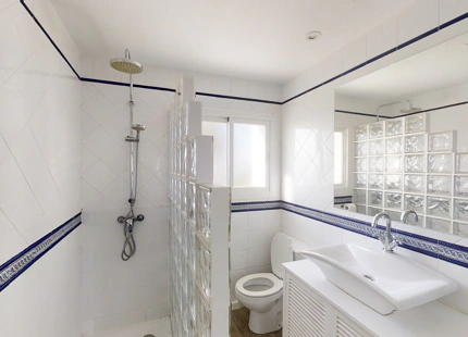 PARTE DE VILLA CON DOS APARTAMENTOS INDEPENDIENTES Y PISCINA CLIMATIZADA EN MIJAS