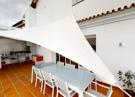 PARTE DE VILLA CON DOS APARTAMENTOS INDEPENDIENTES Y PISCINA CLIMATIZADA EN MIJAS