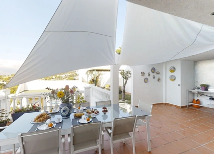 PARTE DE VILLA CON DOS APARTAMENTOS INDEPENDIENTES Y PISCINA CLIMATIZADA EN MIJAS