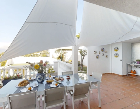 PART OF A VILLA WITH TWO INDEPENDENT APARTMENTS AND HEATED POOL IN MIJAS