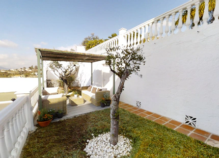 PARTE DE VILLA CON DOS APARTAMENTOS INDEPENDIENTES Y PISCINA CLIMATIZADA EN MIJAS