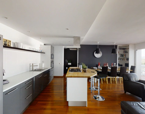 PART OF A VILLA WITH TWO INDEPENDENT APARTMENTS AND HEATED POOL IN MIJAS
