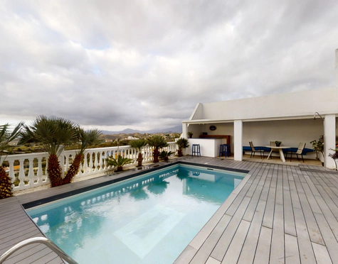 PART OF A VILLA WITH TWO INDEPENDENT APARTMENTS AND HEATED POOL IN MIJAS