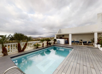 PARTE DE VILLA CON DOS APARTAMENTOS INDEPENDIENTES Y PISCINA CLIMATIZADA EN MIJAS