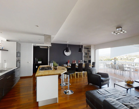 PART OF A VILLA WITH TWO INDEPENDENT APARTMENTS AND HEATED POOL IN MIJAS