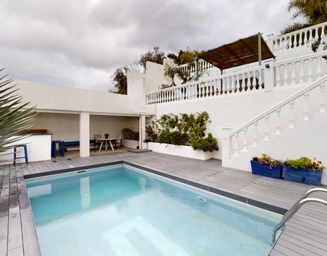 PART OF A VILLA WITH TWO INDEPENDENT APARTMENTS AND HEATED POOL IN MIJAS