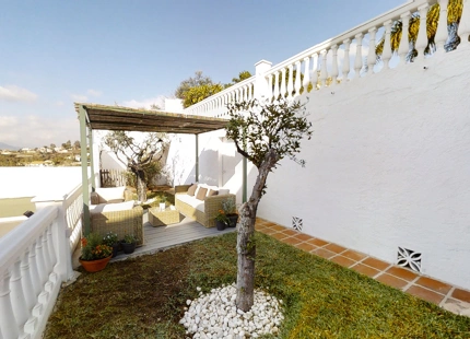PARTE DE VILLA CON DOS APARTAMENTOS INDEPENDIENTES Y PISCINA CLIMATIZADA EN MIJAS
