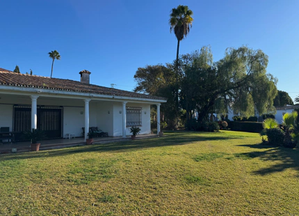 VILLA WITH RENOVATION POTENTIAL IN PARAÍSO MEDIO