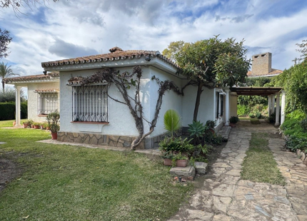VILLA WITH RENOVATION POTENTIAL IN PARAÍSO MEDIO