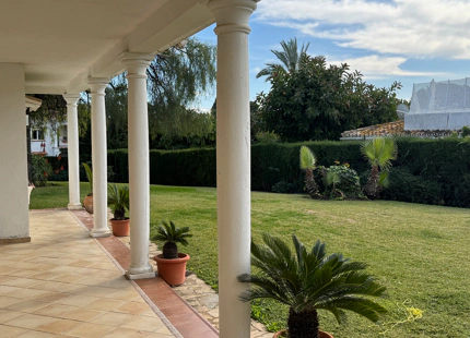 VILLA WITH RENOVATION POTENTIAL IN PARAÍSO MEDIO
