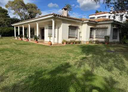 VILLA WITH RENOVATION POTENTIAL IN PARAÍSO MEDIO