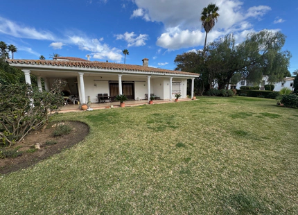 VILLA WITH RENOVATION POTENTIAL IN PARAÍSO MEDIO