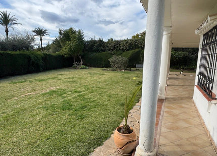 VILLA WITH RENOVATION POTENTIAL IN PARAÍSO MEDIO