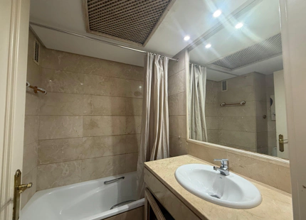 APARTAMENTO CON VISTAS AL MAR EN EL CORAZÓN DE PUERTO BANÚS