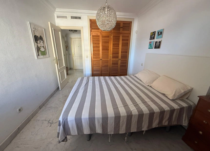 APARTAMENTO CON VISTAS AL MAR EN EL CORAZÓN DE PUERTO BANÚS