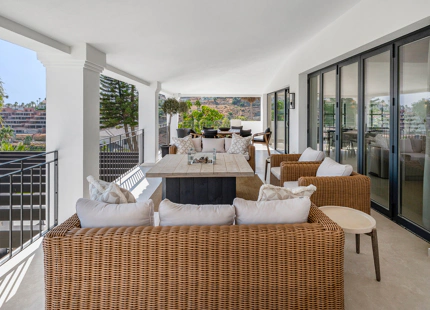 LUXURY VILLA WITH SEA AND GOLF VIEWS IN EL PARAÍSO ALTO
